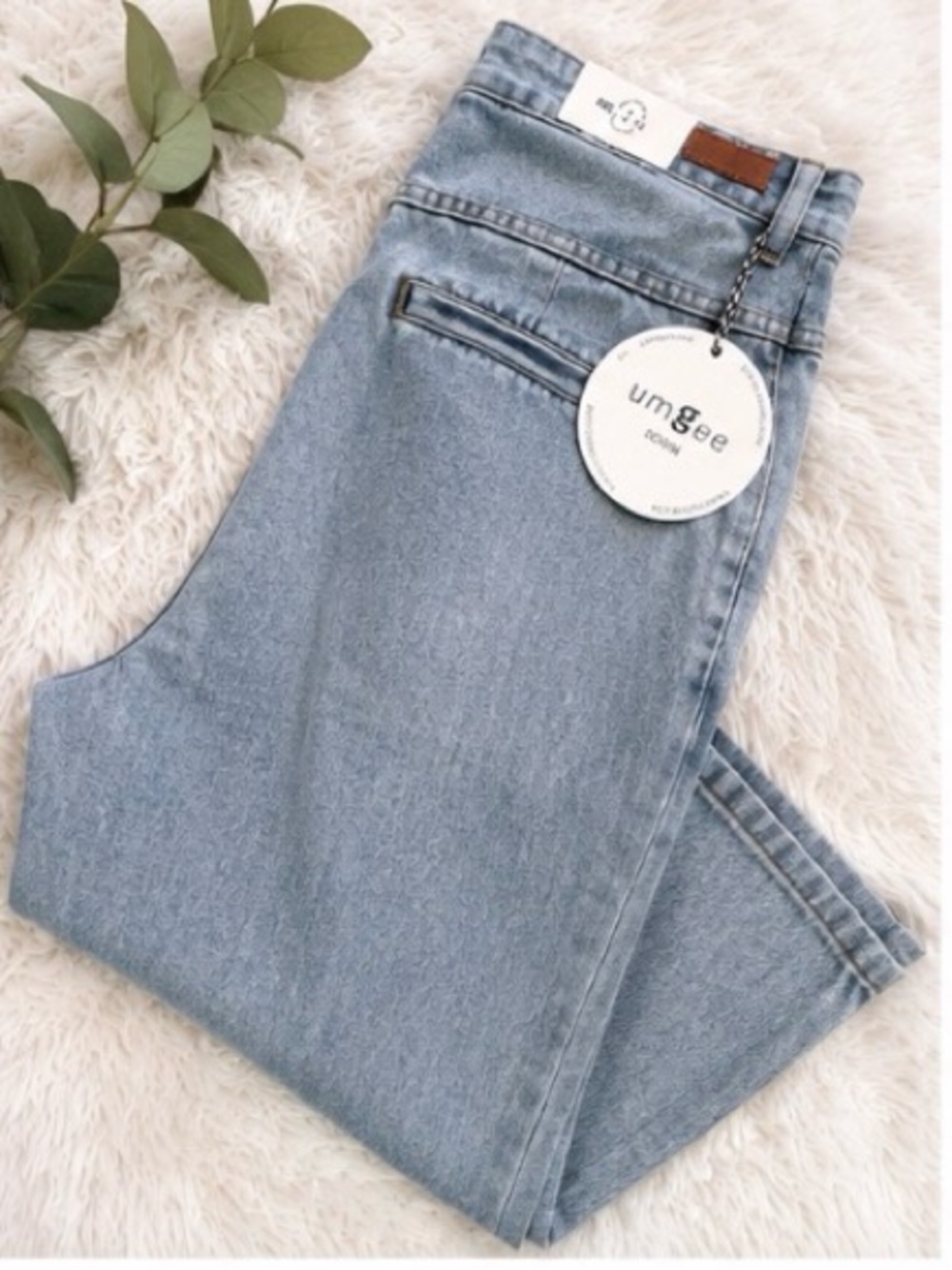 Umgee NWT Light Wash High Rise Mom Jeans Size 1 Straight Leg